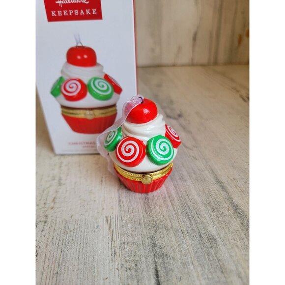 Hallmark Christmas cupcake special edition trinket box ornament Xmas - Picture 2 of 7